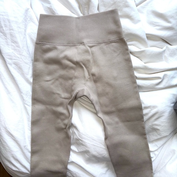 FASHION NOVA SEAMLESS RIBBED ACTIVE LEGGING - Picture 4 of 4